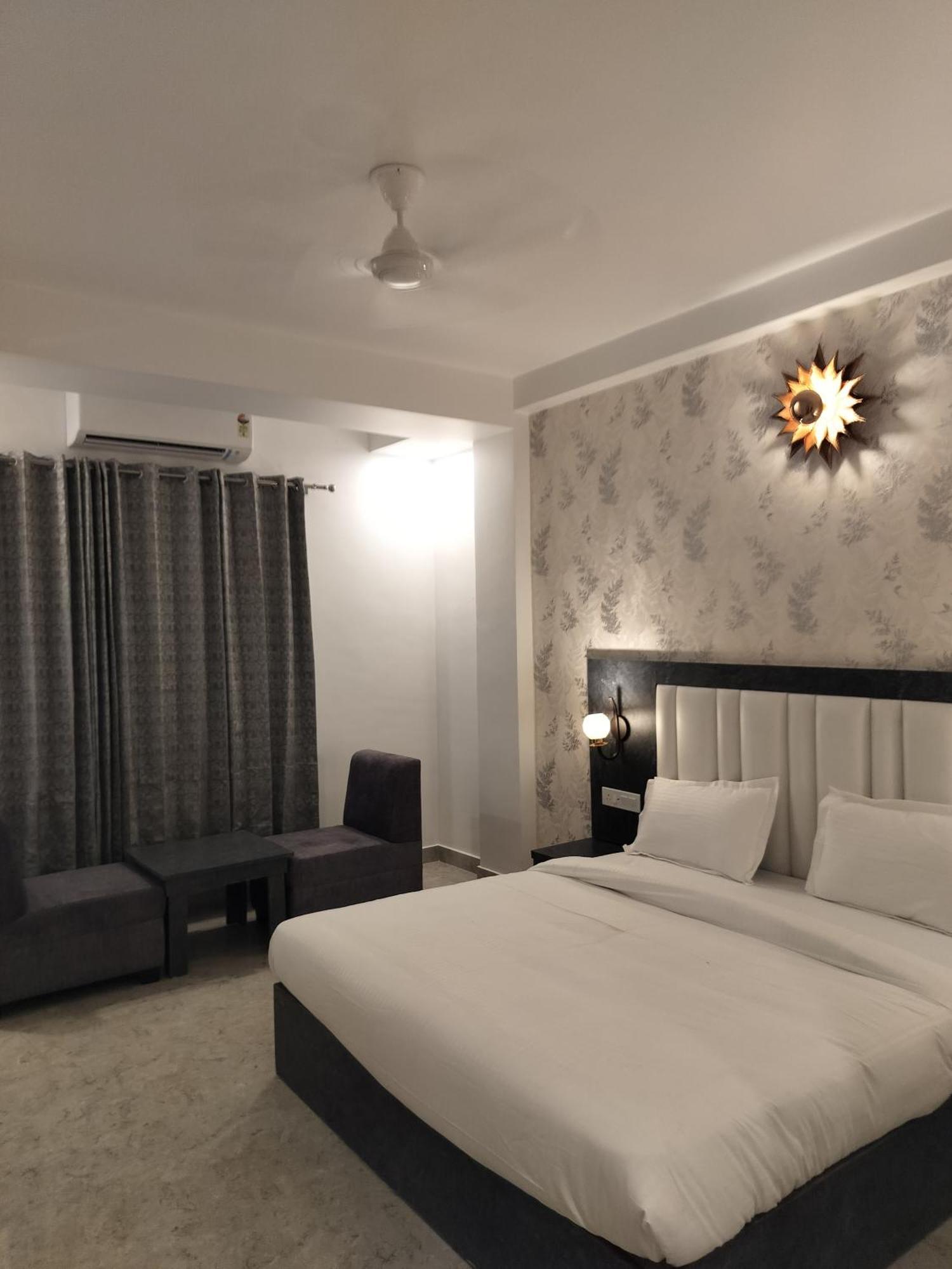 Hotel Varanasi Inn Bagian luar foto