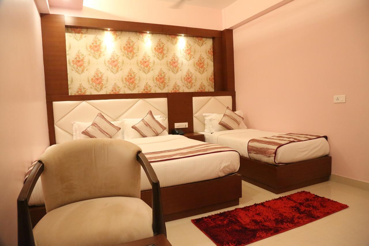 Hotel Varanasi Inn Bagian luar foto