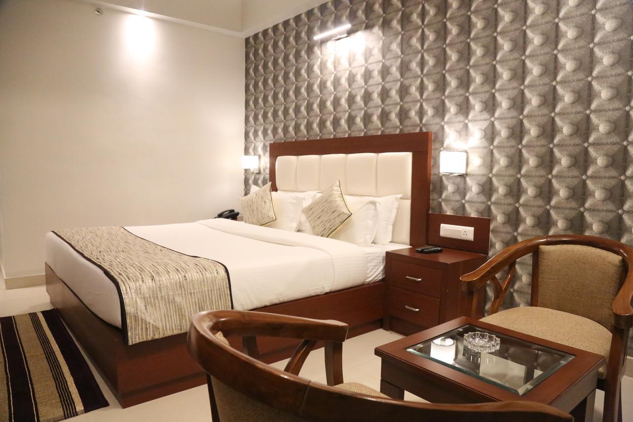 Hotel Varanasi Inn Bagian luar foto