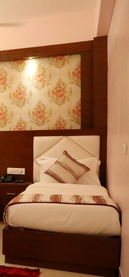 Hotel Varanasi Inn Bagian luar foto